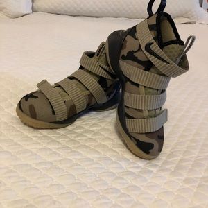 The LeBron Soldier 11 FlyEase (kids)